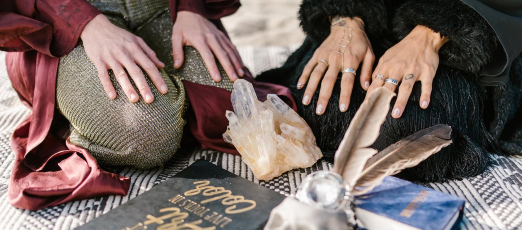 Persona in meditazione in ambiente sereno